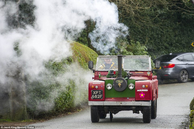 Chiếc Land Rover cổ dành cho người đam mê đồ cổ: Động cơ hơi nước siêu to khủng khiếp nhưng tốc độ còn thua xe đạp