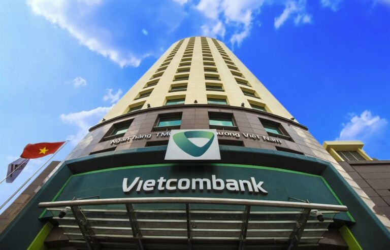 Cổ phiếu ngân hàng Vietcombank giảm điểm sau khi Bị “tấn công” dồn dập trên mạng xã hội liên quan đến sao kê tiền từ thiện