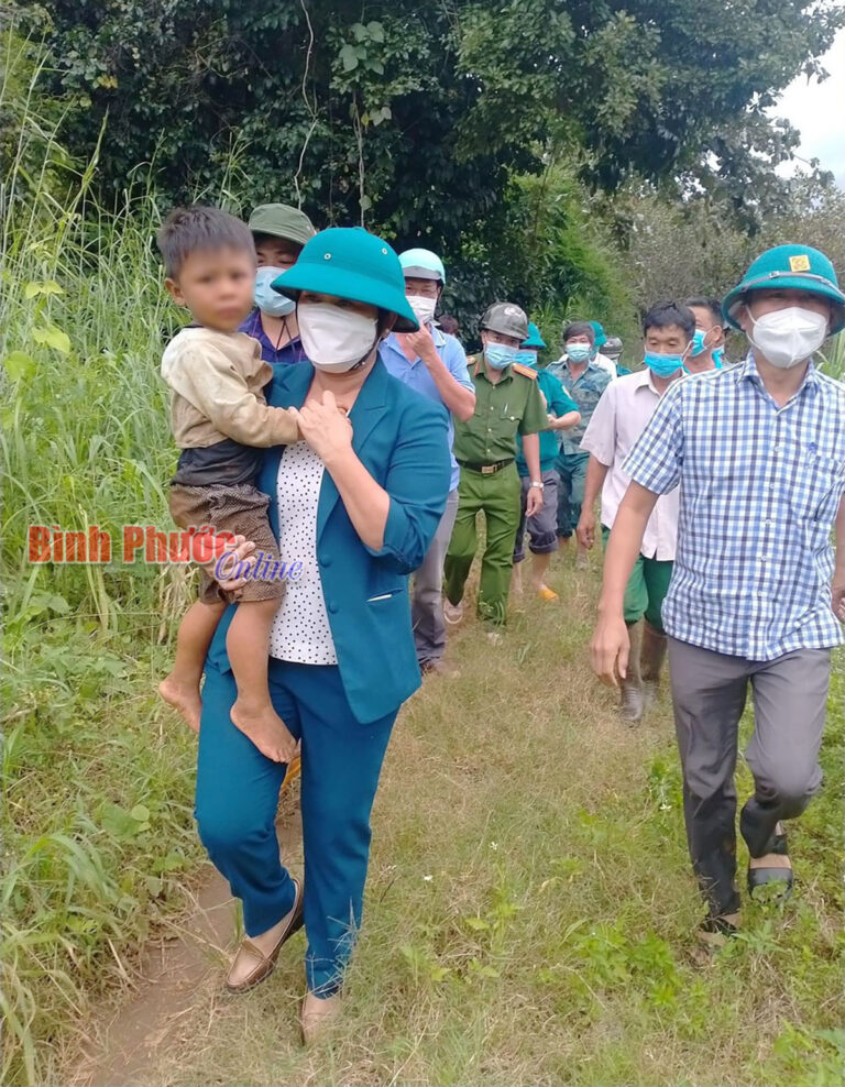 Tìm thấy cháu bé mất tích trong lô cao su tin Bình Phước