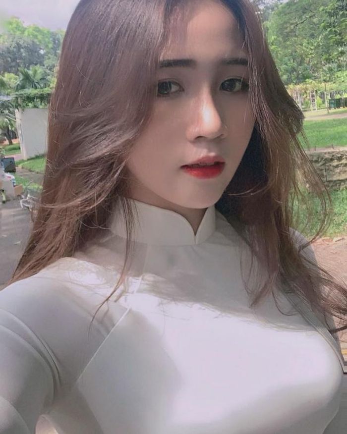 Hot girl áo dài  12