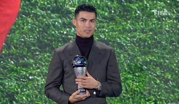 Ronaldo xuất hiện ở trụ sở FIFA để nhận giải Đặc biệt