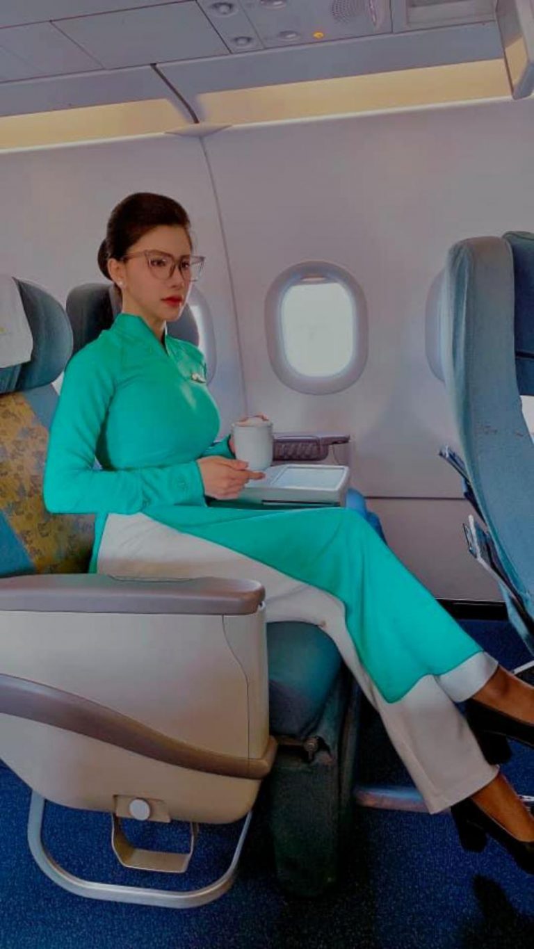 Hoa hậu hàng không Vietnam Airlines chăm chỉ múa cột khi rời công sở