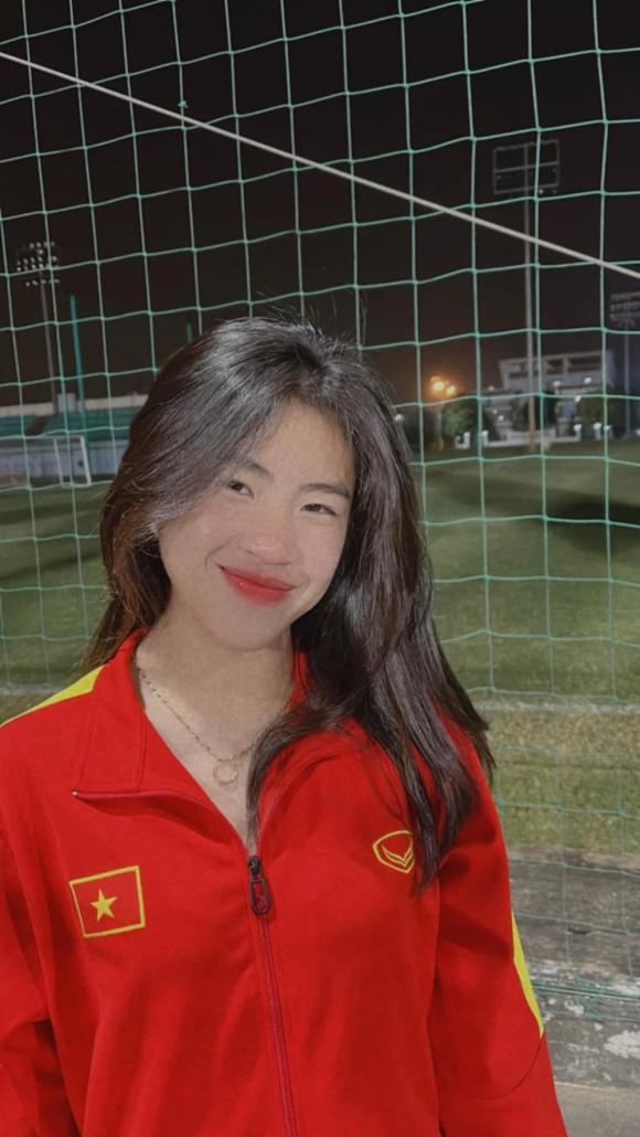 Nhan sắc “hot girl” của tiền đạo 2k1 đội tuyển bóng đá nữ quốc gia Việt Nam