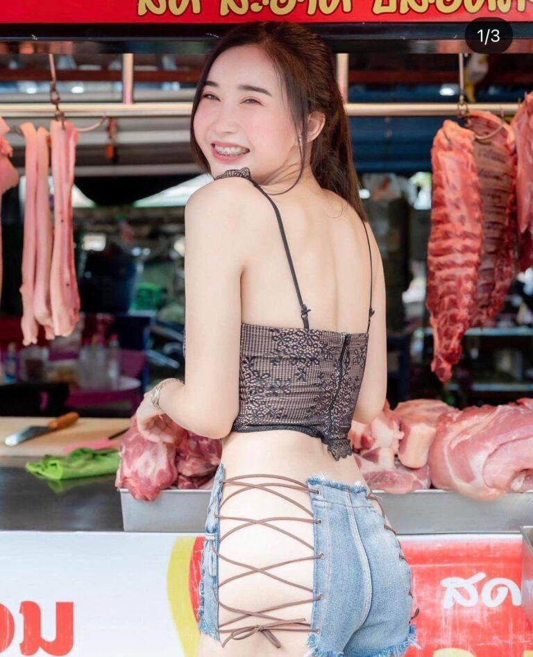“hot girl bán thịt” xứ Chùa Vàng khiến hách hàng phàn nàn set đồ ngắn củn cởn