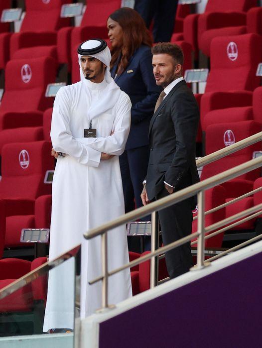 Beckham quá đẹp trai khi đứng cạnh hoàng thân Qatar trên sân World Cup 2022