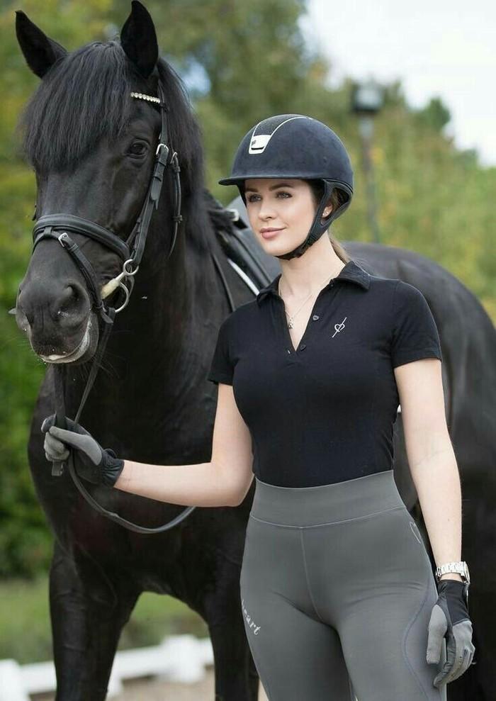 Diện quần legging cưỡi ngựa, liệu trang phục đẹp này có an toàn?
